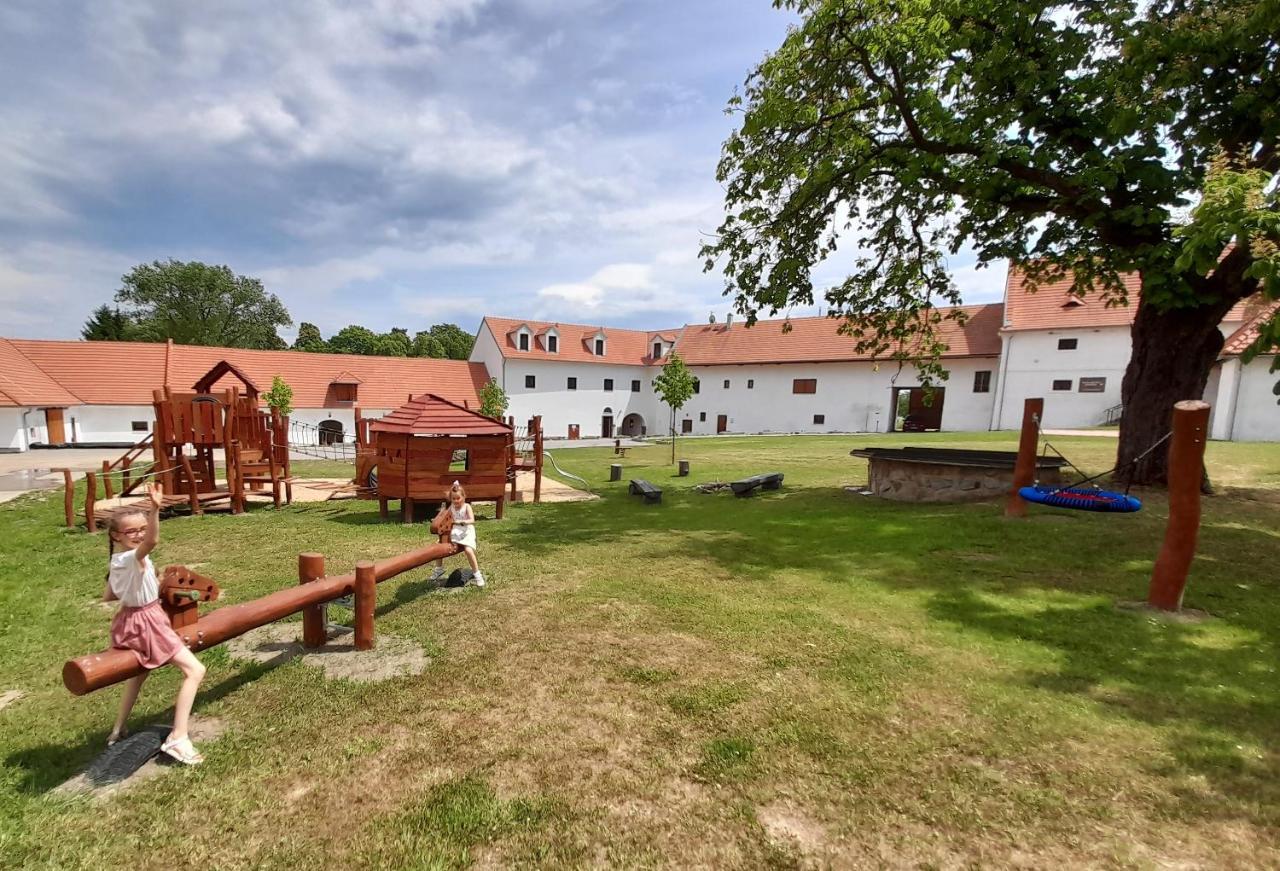 Residence Tvrz Skočice Exterior foto