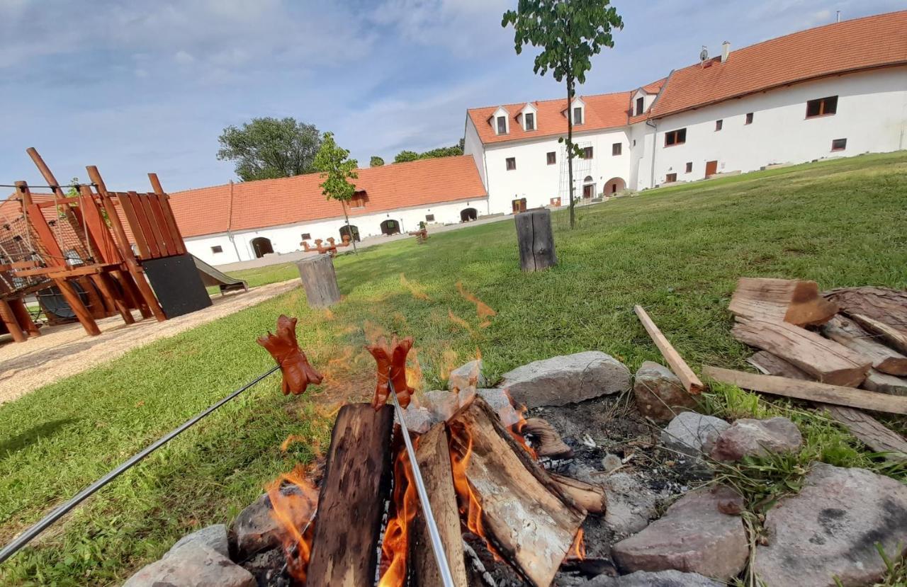 Residence Tvrz Skočice Exterior foto