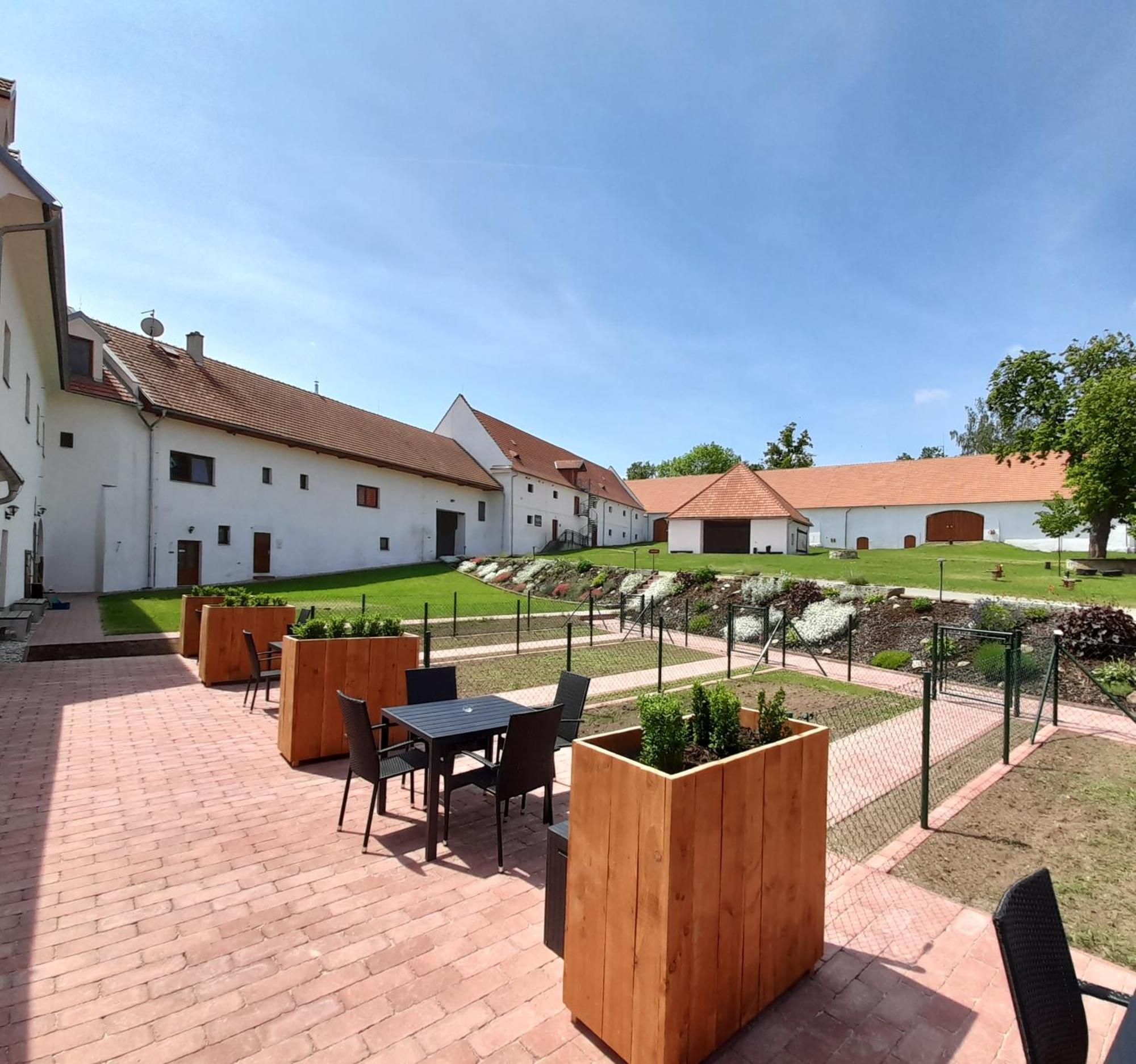 Residence Tvrz Skočice Exterior foto