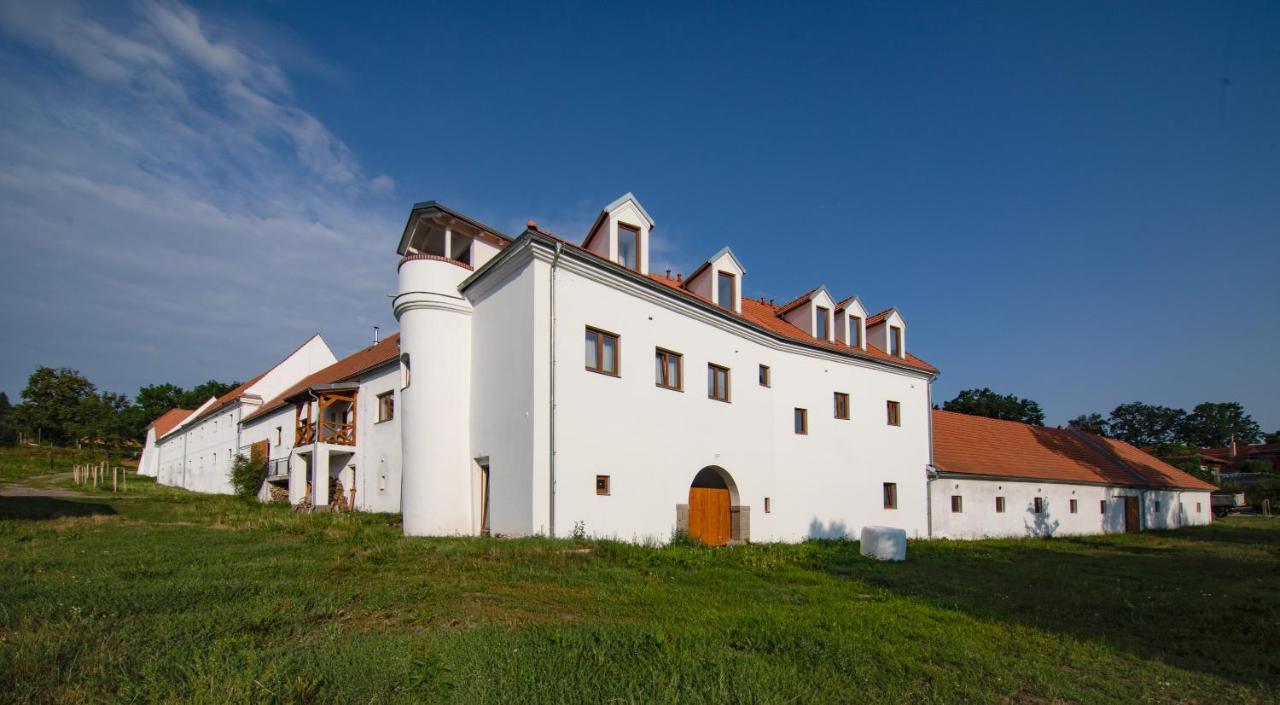 Residence Tvrz Skočice Exterior foto
