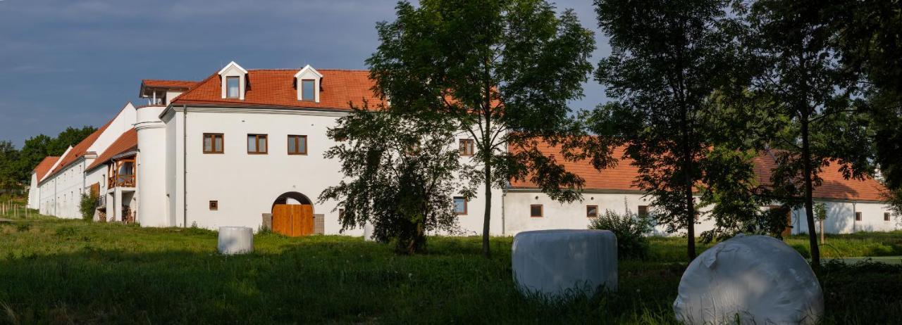 Residence Tvrz Skočice Exterior foto